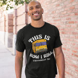 Camiseta Engraçado Motorista de Ônibus Escolar É Assim Que<br><div class="desc">Este presente engraçado para um motorista de ônibus escolar mostra um ônibus escolar amarelo perto da frase hilariante Isto é como eu Roll. Uma legal referência de pop para um motorista de ônibus que gosta de humor moderno.</div>