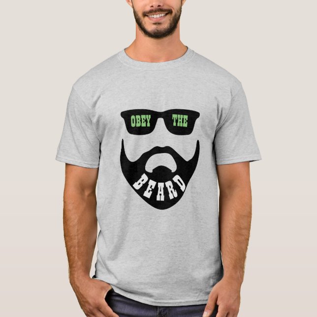 Camiseta Engraçado Obedeça a barba (Olhos Verdes da Barba N (Frente)