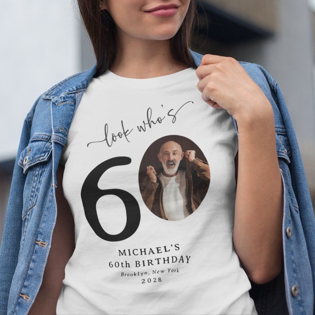 Camiseta Engraçado "Olha quem tem 60" Na moda 60º aniversár (Criador carregado)