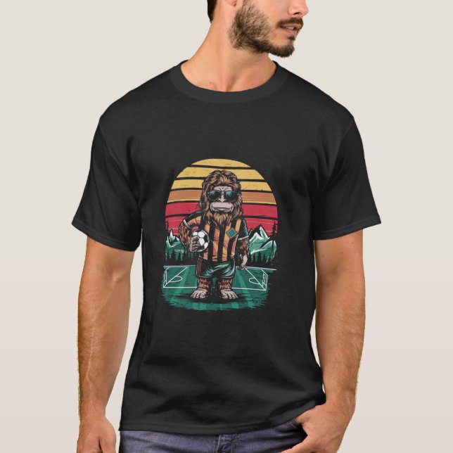 Camiseta Engraçado Pé Grande com Futebol (Frente)