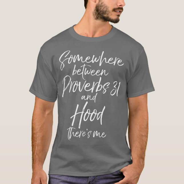 Camiseta Engraçado Presente Entre Proverbs 31 e (Frente)