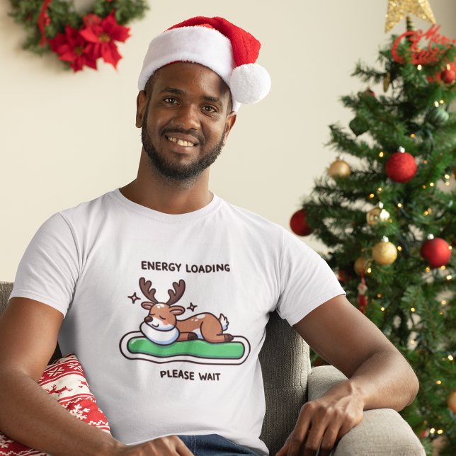 Camiseta Engraçado Reindeer Carregando Energia (Criador carregado)