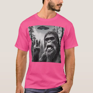 Camiseta Engraçado Sasquatch Bigfoot Rock Em Selfie Com Ufo