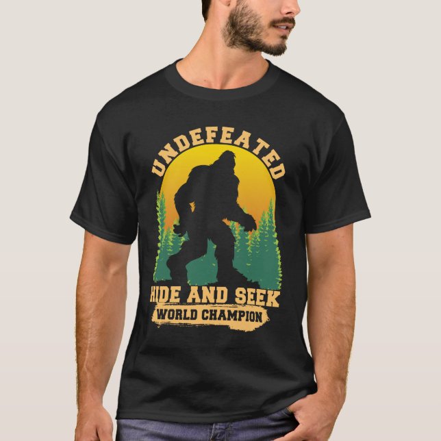 Camiseta Engraçado Sasquatch Oculto e campeão de busca (Frente)
