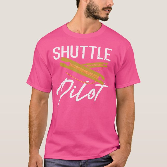 Camiseta Engraçado Shuttle Pilot costurando Piada Weavin (Frente)