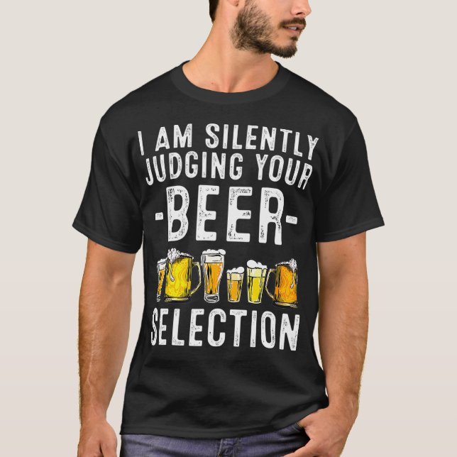 Camiseta Engraçado, Silencioso, Julgando Sua Cerveja Dando  (Frente)