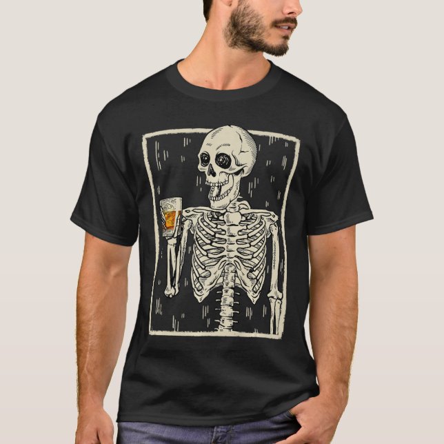 Camiseta Engraçado Skeleton Bebendo Bourbon Whiskey Hallowe (Frente)