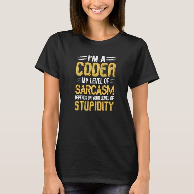 Camiseta Engraçado, sou um Coder. Meu nível de sarcasmo dep (Frente)