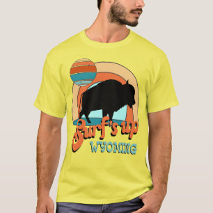 Camiseta Engraçado surfe retrô de um búfalo surfando Wyomin
