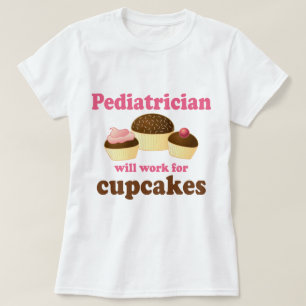 Camiseta Engraçado trabalhará para o pediatra dos cupcakes