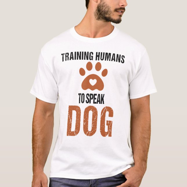 Camiseta Engraçado Treinar Humanos para falar Dog a Dog Tra (Frente)