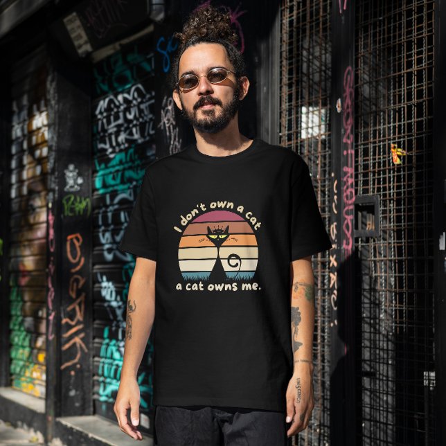 Camiseta Engraçado, um gato me deve (Criador carregado)