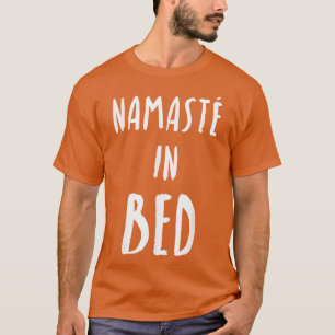 Camiseta Engraçado Yoga Namaste Na Cama