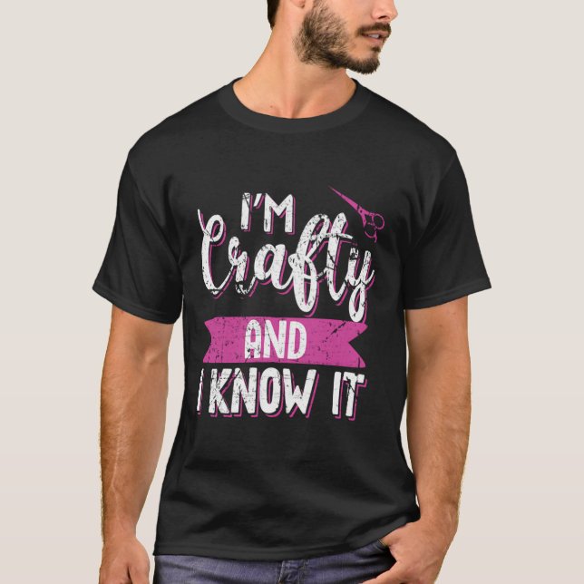 Camiseta Engraçadores Engraçados Dizem Que Sou Crafty E Eu  (Frente)