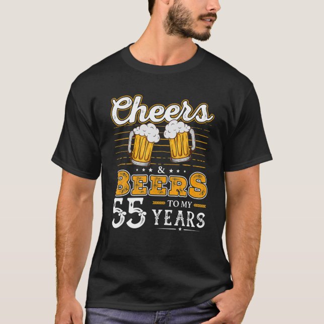 Camiseta Engraçados E Cervejas Aos Meus 55 Anos 55 (Frente)