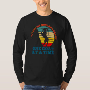 Camiseta Enlouquecendo meu marido, um cabrito de cada vez  