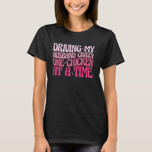 Camiseta Enlouquecendo Meu Marido Um Frango De Cada Vez Ret