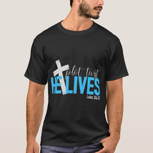 Camiseta Enquanto O Plot Twist Jesus Vive Páscoa Ele Está R (Frente)