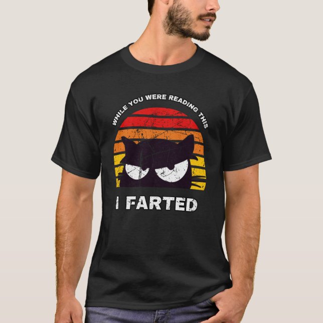 Camiseta ENQUANTO VOCÊ ESTAVA LENDO ISSO EU FARTEI Gato Sne (Frente)
