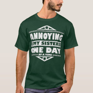 Camiseta Enrugando Minha Irmã Um Dia De Cada Vez Engraçado