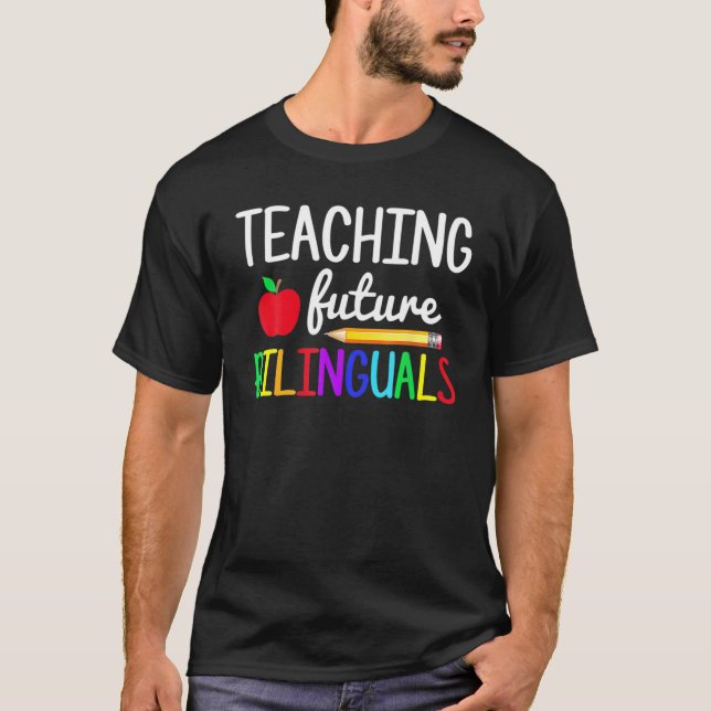 Camiseta Ensinando Futuros Bilíngues Professores Espanhóis  (Frente)