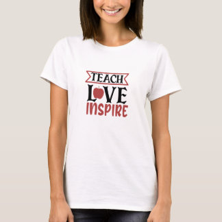 Camiseta Ensinar amor inspira mulheres