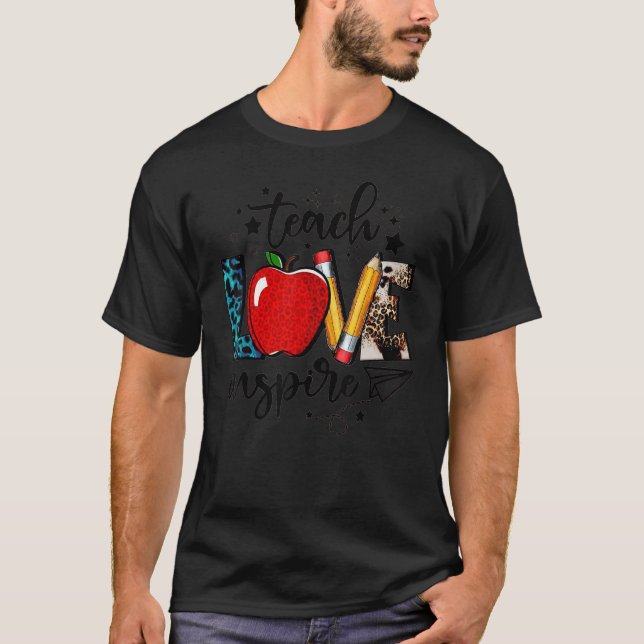 Camiseta Ensinar Amor Inspire Lápis Apple Leopard De Volta  (Frente)
