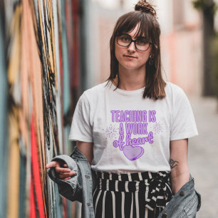 Camiseta Ensinar é uma obra de coração