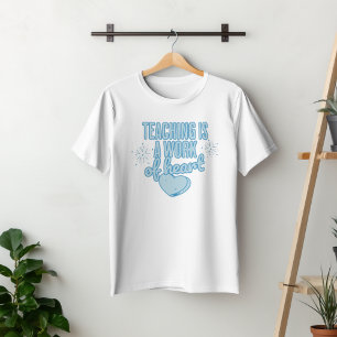 Camiseta Ensinar é uma obra de coração