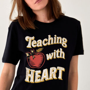 Camiseta Ensino com Coração de Volta à Oferta de Professore