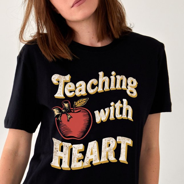 Camiseta Ensino com Coração de Volta à Oferta de Professore (Criador carregado)