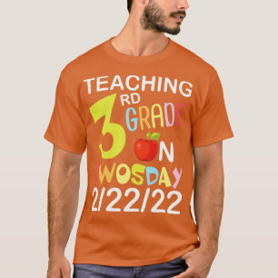 Camiseta Ensino Do 3º Grau Na Segunda-Feira 2222 Feliz Prof