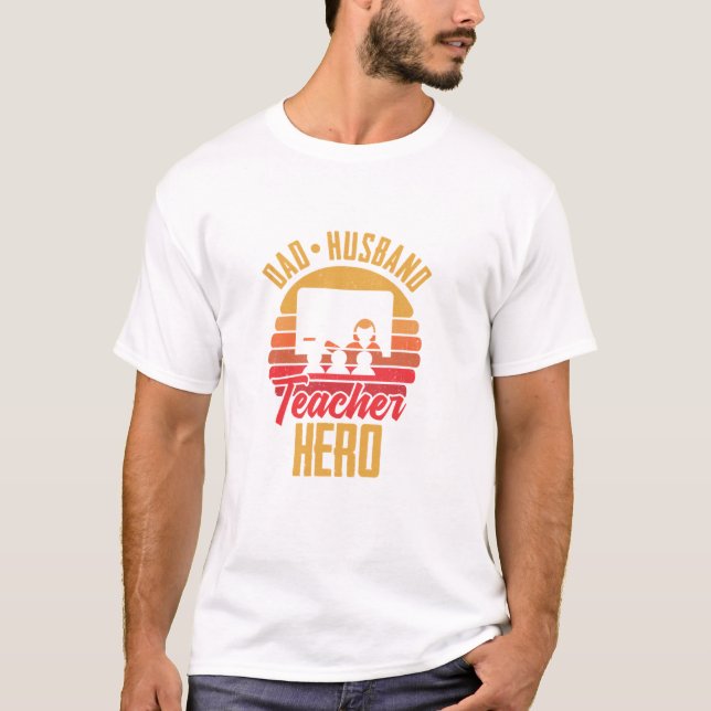 Camiseta Ensino do Segundo grau Hero College, professor de  (Frente)