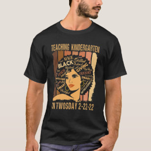 Camiseta Ensino No Jardim Infantil Na Segunda-Feira 2-22-22