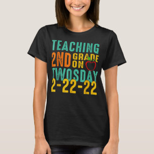 Camiseta Ensino para a 2ª Série na Twosday 2-22-22