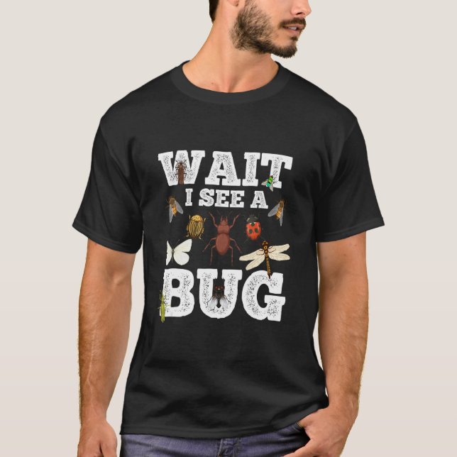 Camiseta Entomologia Espere Eu Vejo Um Animal Entomologista (Frente)
