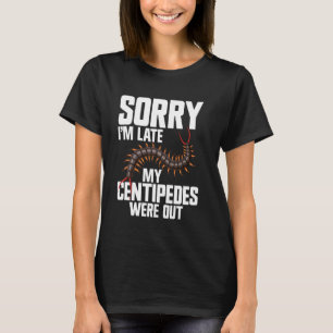Camiseta Entomologista Em Centipede Oculta Caneta Gigante