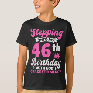 Camiseta Entrando Em Meu 46º Aniversário Com A Graça De Deu