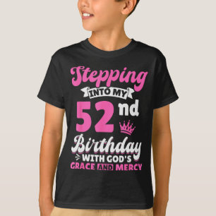 Camiseta Entrando Em Meu 52º Aniversário Com A Graça De Deu