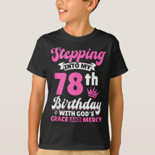 Camiseta Entrando Em Meu 78º Aniversário Com A Graça De Deu