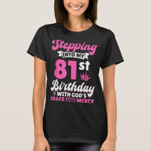 Camiseta Entrando Em Meu 81º Aniversário Com A Graça De Deu