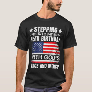 Camiseta Entrando Em Meu 85º Aniversário Com A Graça De Deu
