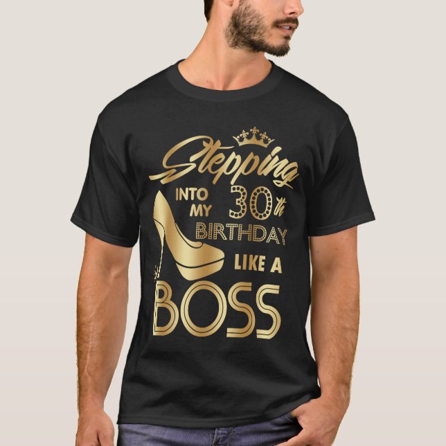 Camiseta Entrando Na Minha aniversário de 30 anos Como Um C (Frente)