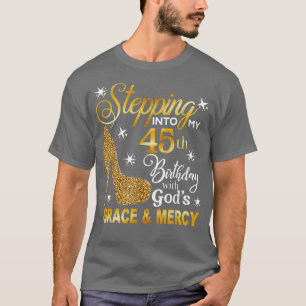 Camiseta Entrando no meu 45º aniversário com a graça de Deu