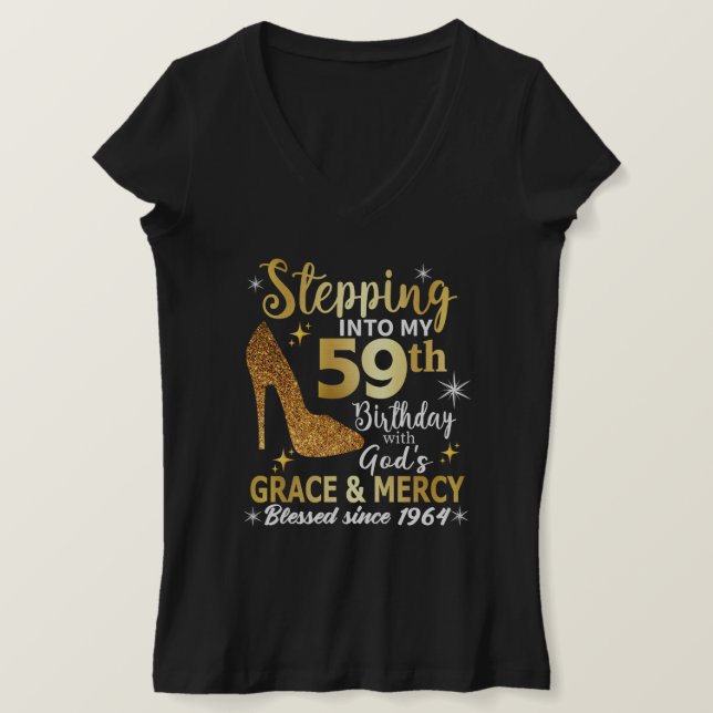 Camiseta Entrando no meu 59º aniversário com a graça dos de (Frente do Design)