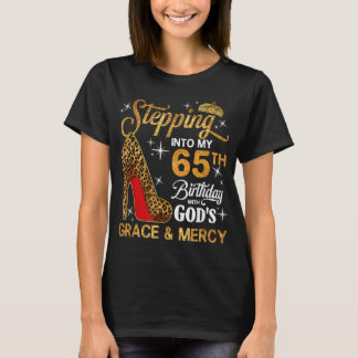 Camiseta Entrando no meu 65º compaixão de graça de Deus