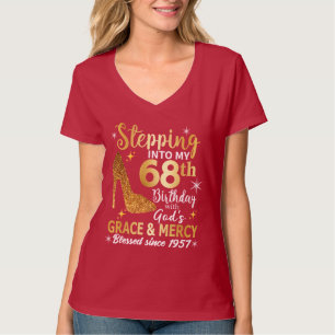 Camiseta Entrando no meu 68º aniversário com a graça de Deu