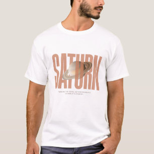 Camiseta Entre as estrelas, Saturno usa a coroa da elegânci