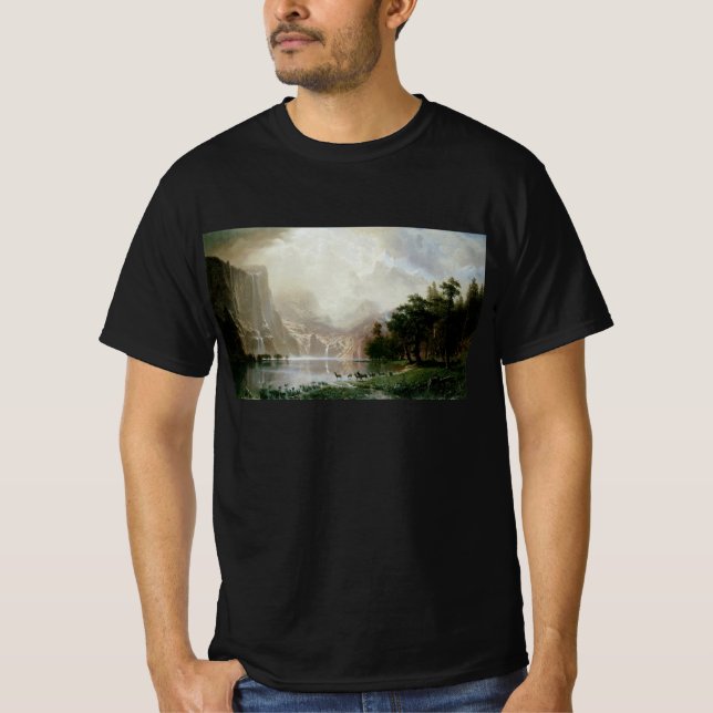 Camiseta Entre as montanhas Sierra Nevada de Bierstadt (Frente)