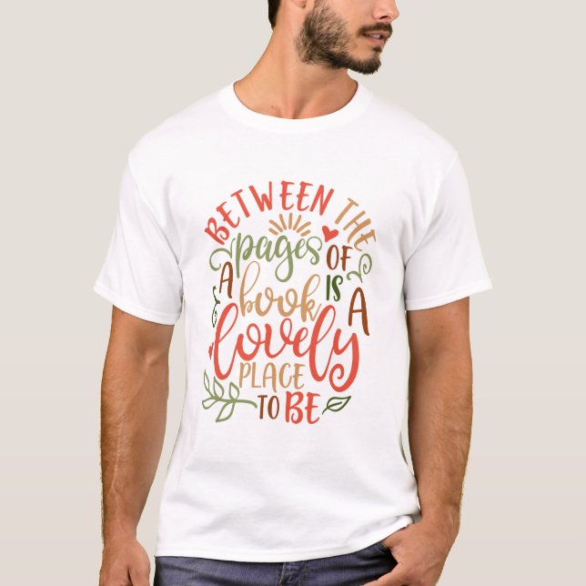 Camiseta Entre As Páginas De Ideias De Livros (Frente)